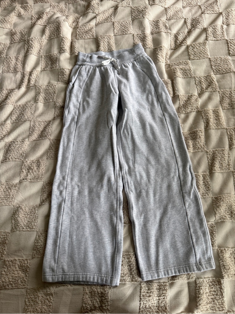 Lululemon Scuba Mid-Rise Wide-Leg Pant *Regular
XXS